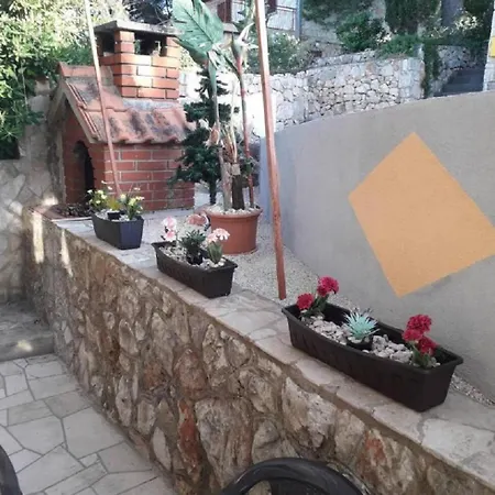 Apartment Dari - 120 M From Sea Jelsa (Hvar)