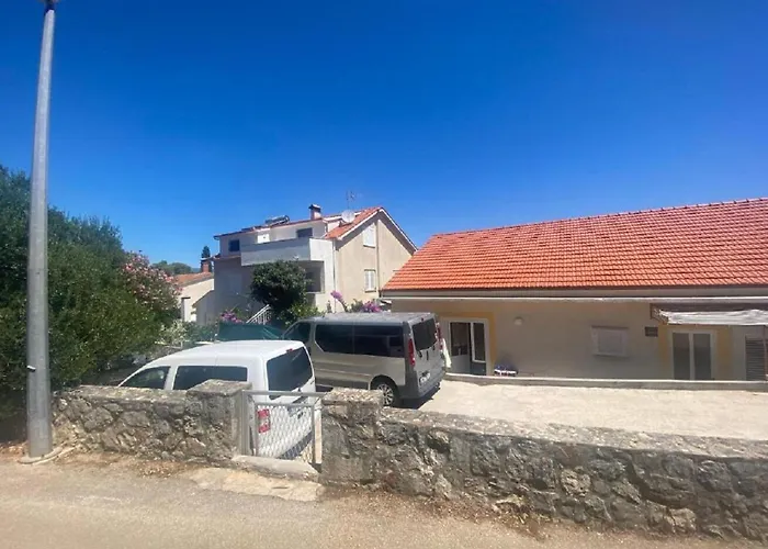 Dari Apartment *